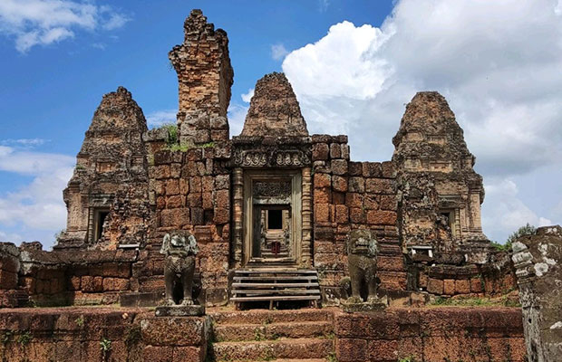 Travel to East Mebon Temple