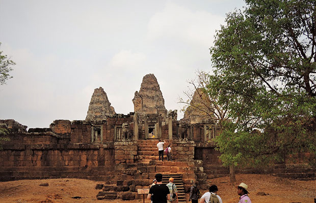 Travel to East Mebon Temple