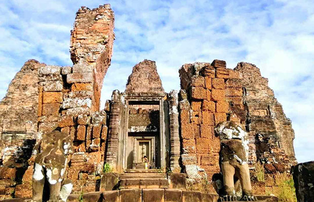 Travel to East Mebon Temple