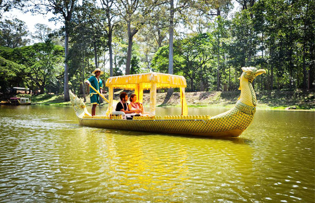 1 hour - Angkor Gondola Cruise with Champagne and Canapes