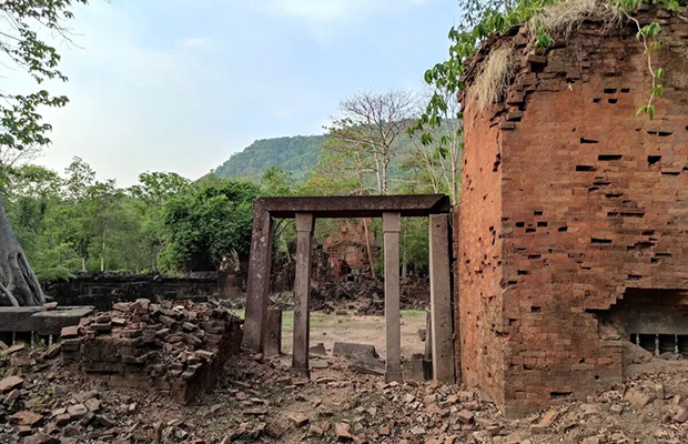 Neak Buos Temple