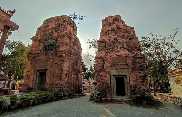 Neang Khmao Temple