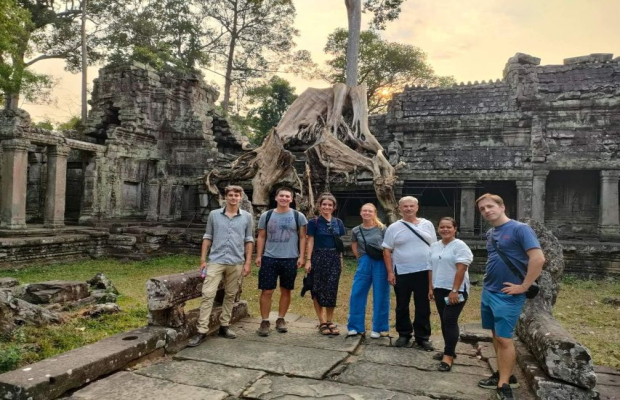 Angkor Wat 2-Day Tour with Sunrise and Sunset