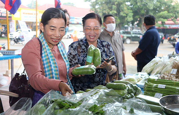 Shopping In Banteay Meanchey