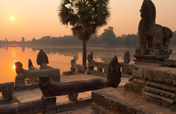 Full Day - Explore Angkor Thom, Ta Prohm & Angkor Wat Day Tour