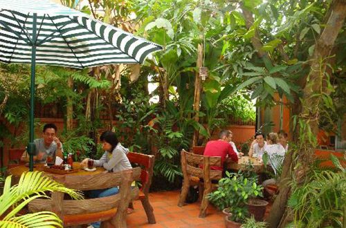 Bou Savy Guesthouse Garden Cafe