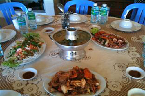 Gold Lion Hotel - Food in Restaurant