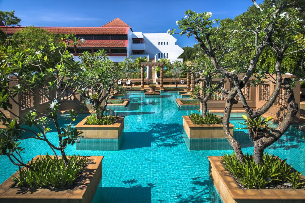 Le Meridien Angkor Swimming Pool