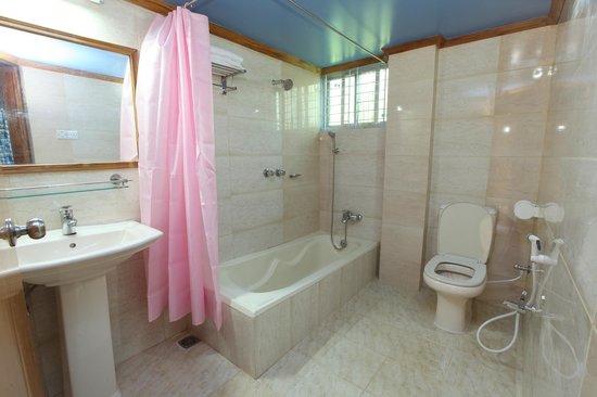 Peak Hotel & Resort Bathroom