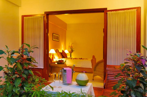 Royal Bay Inn Angkor Resort Deluxe Suite Room