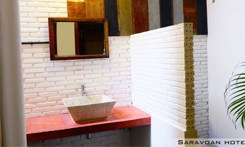 Saravoan-Kep Hotel Bathroom