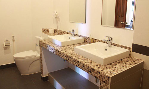 The Billabong Hotel - Bath Room