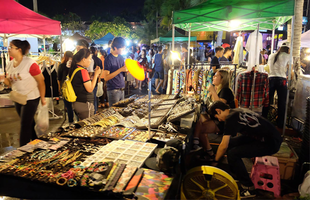 Angkor Night Market - Shopping